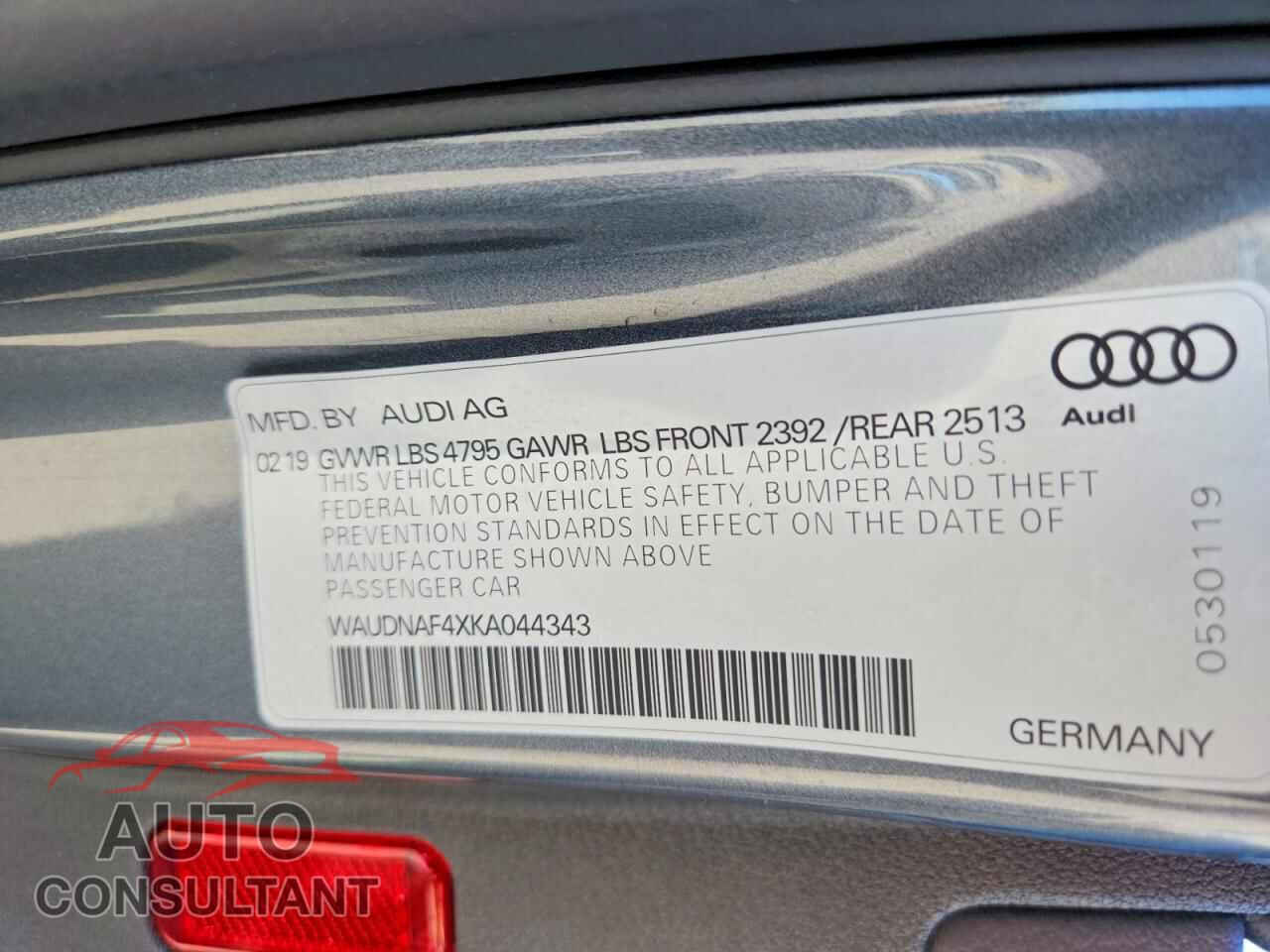 AUDI A4 2019 - WAUDNAF4XKA044343
