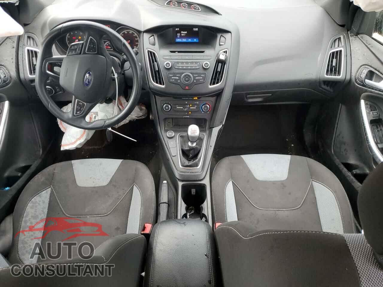 FORD FOCUS 2017 - 1FADP3L97HL347060
