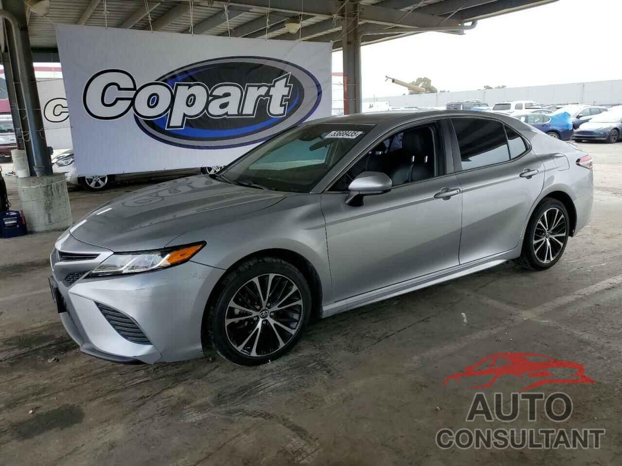 TOYOTA CAMRY 2018 - 4T1B11HK2JU112466