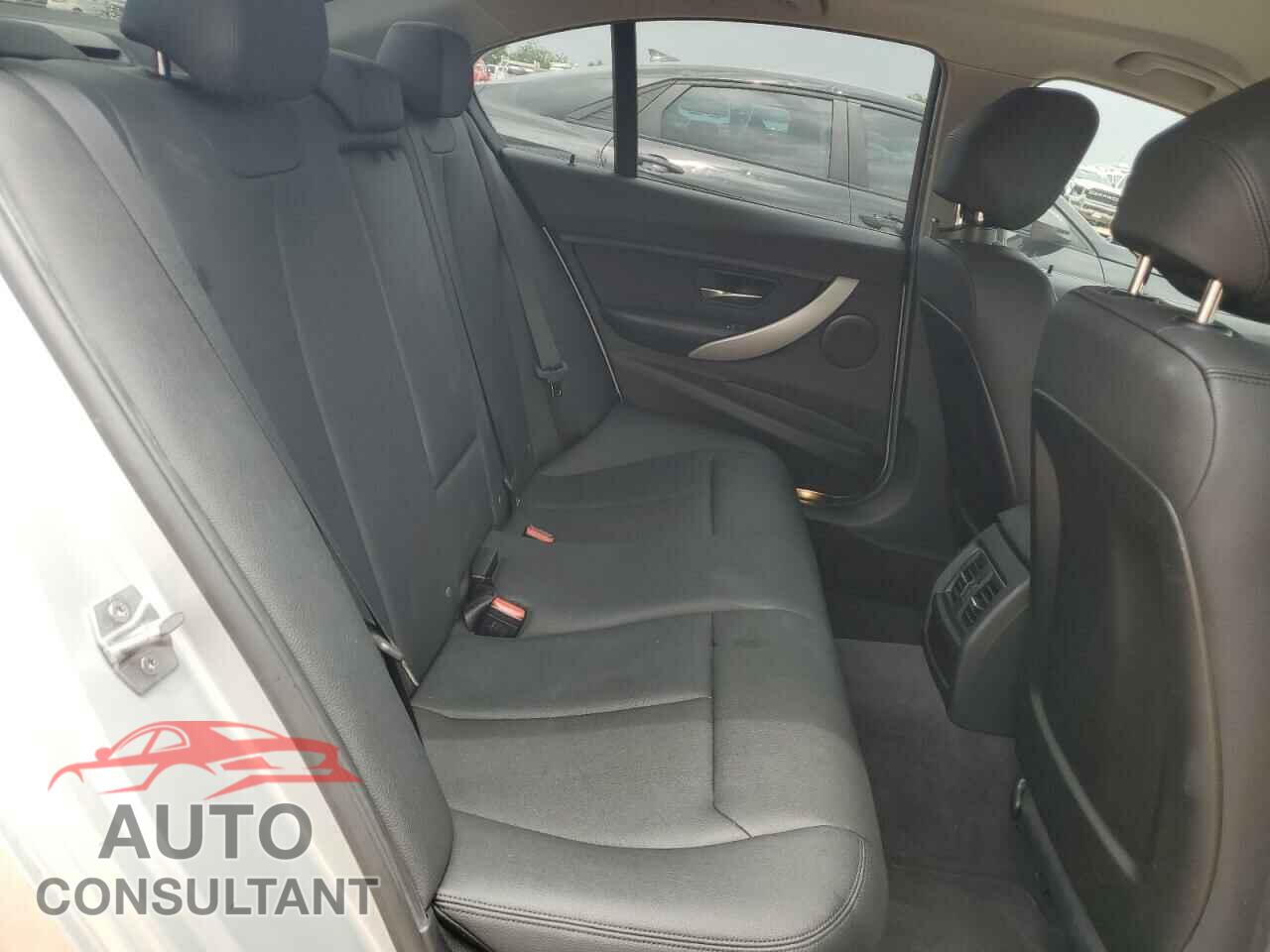 BMW 3 SERIES 2016 - WBA8E1G5XGNU10312