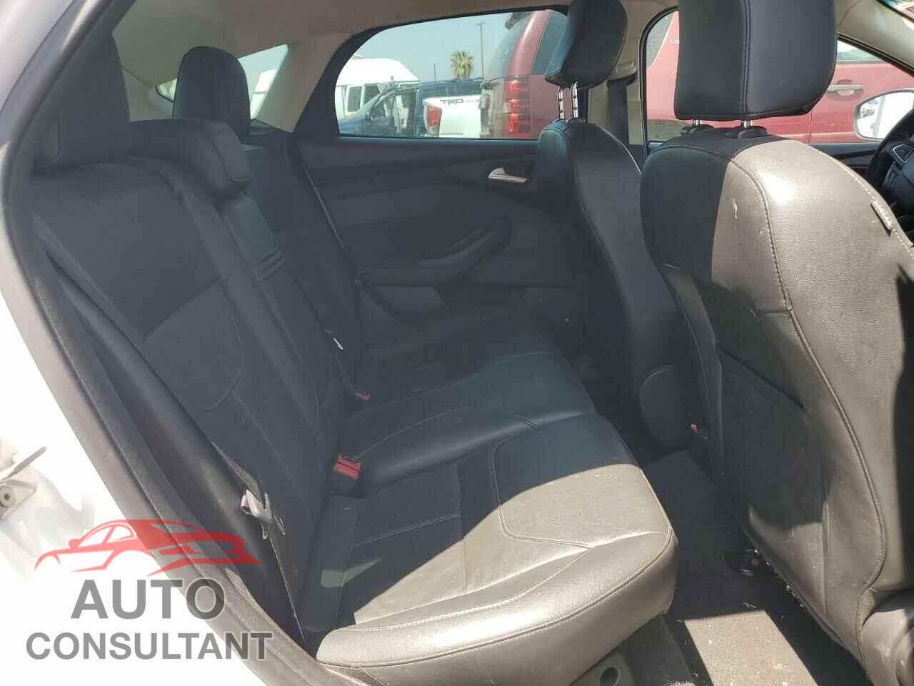 FORD FOCUS 2015 - 1FADP3K2XFL358166