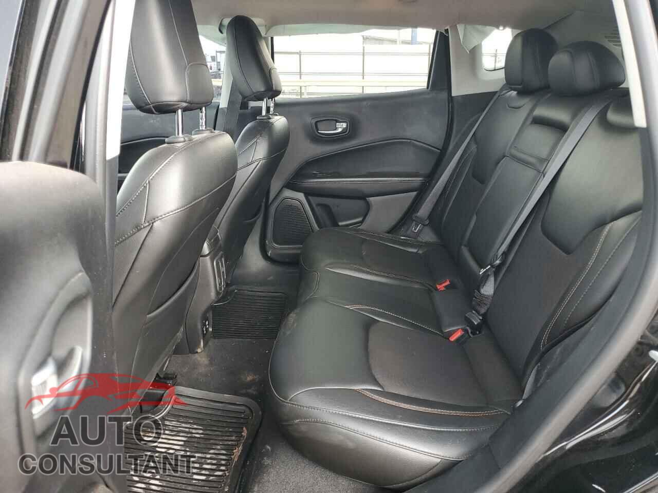 JEEP COMPASS 2018 - 3C4NJDBB8JT283583