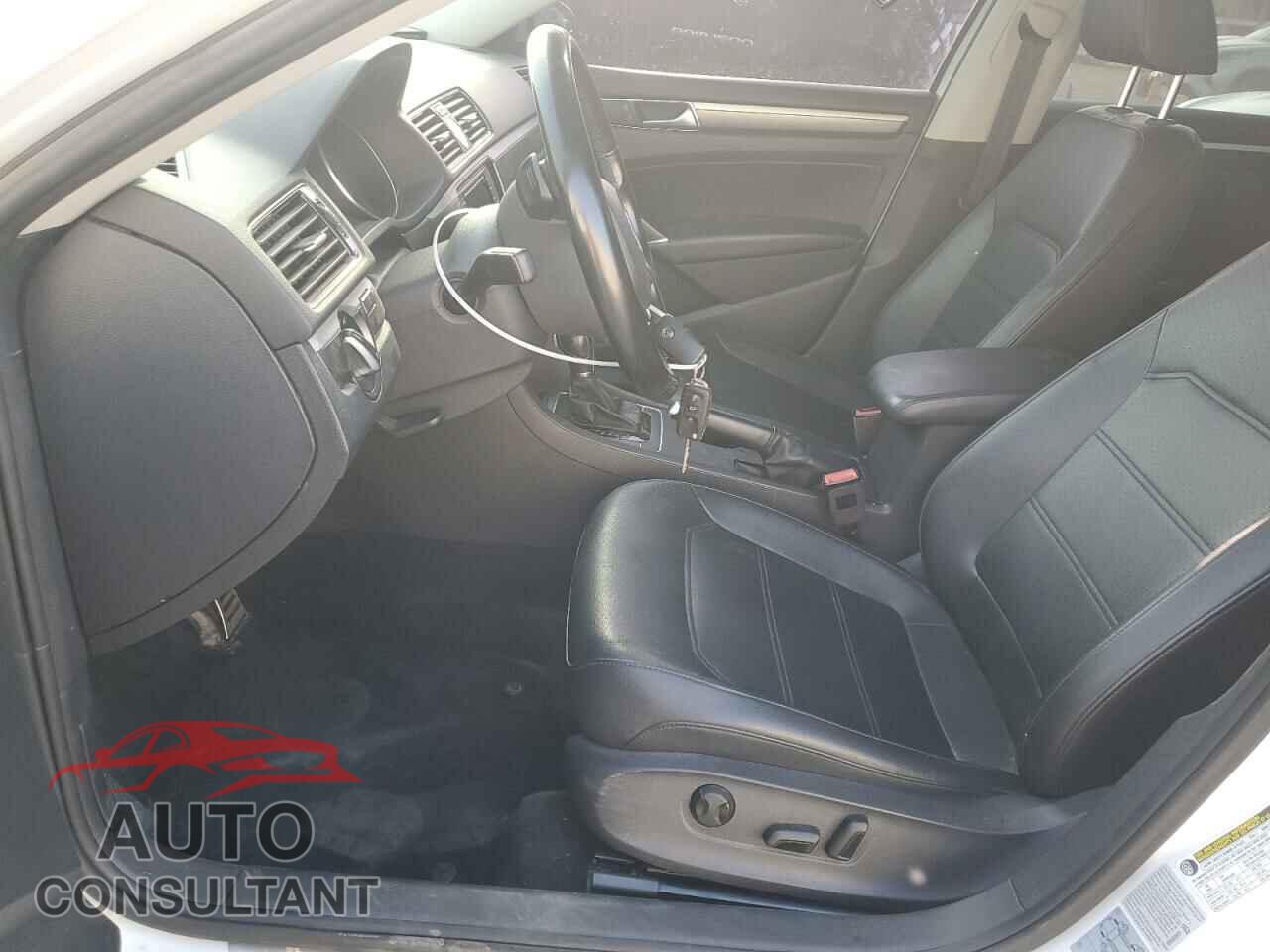 VOLKSWAGEN PASSAT 2017 - 1VWDT7A33HC075132