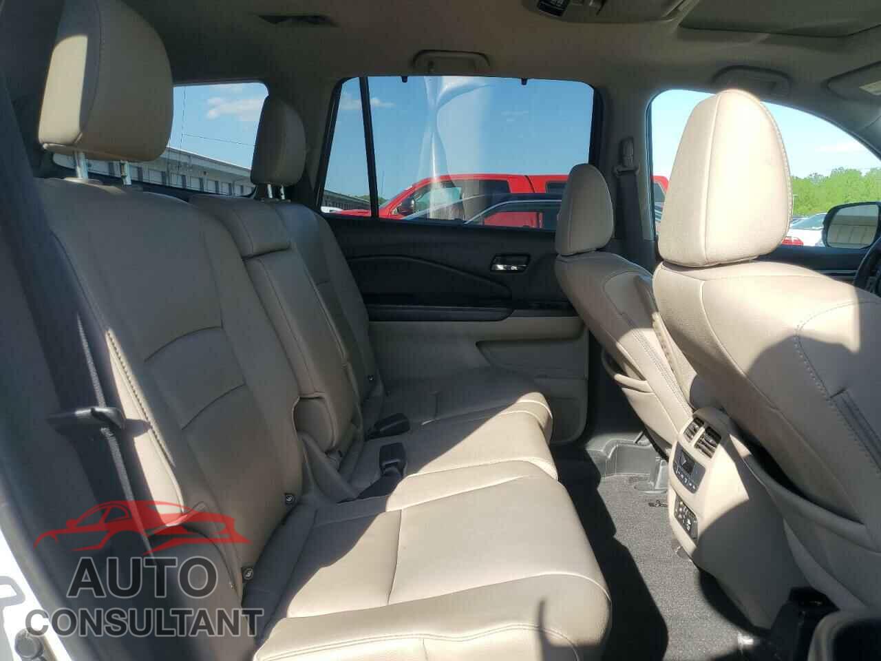 HONDA PILOT 2017 - 5FNYF6H93HB083542