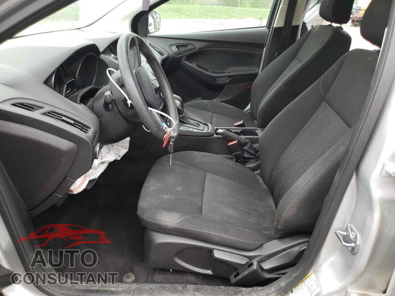 FORD FOCUS 2017 - 1FADP3E28HL275432