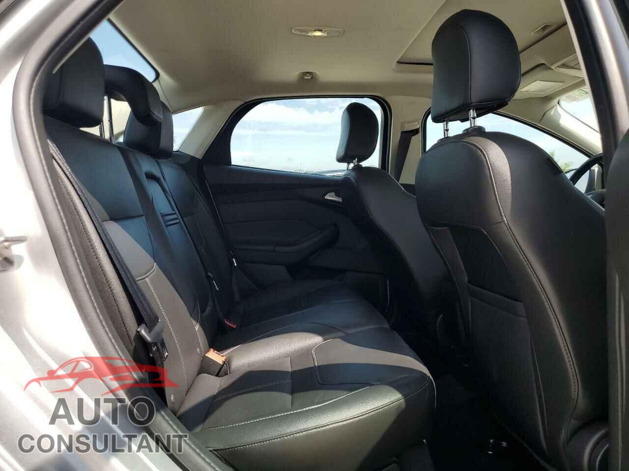 FORD FOCUS 2016 - 1FADP3F25GL307525