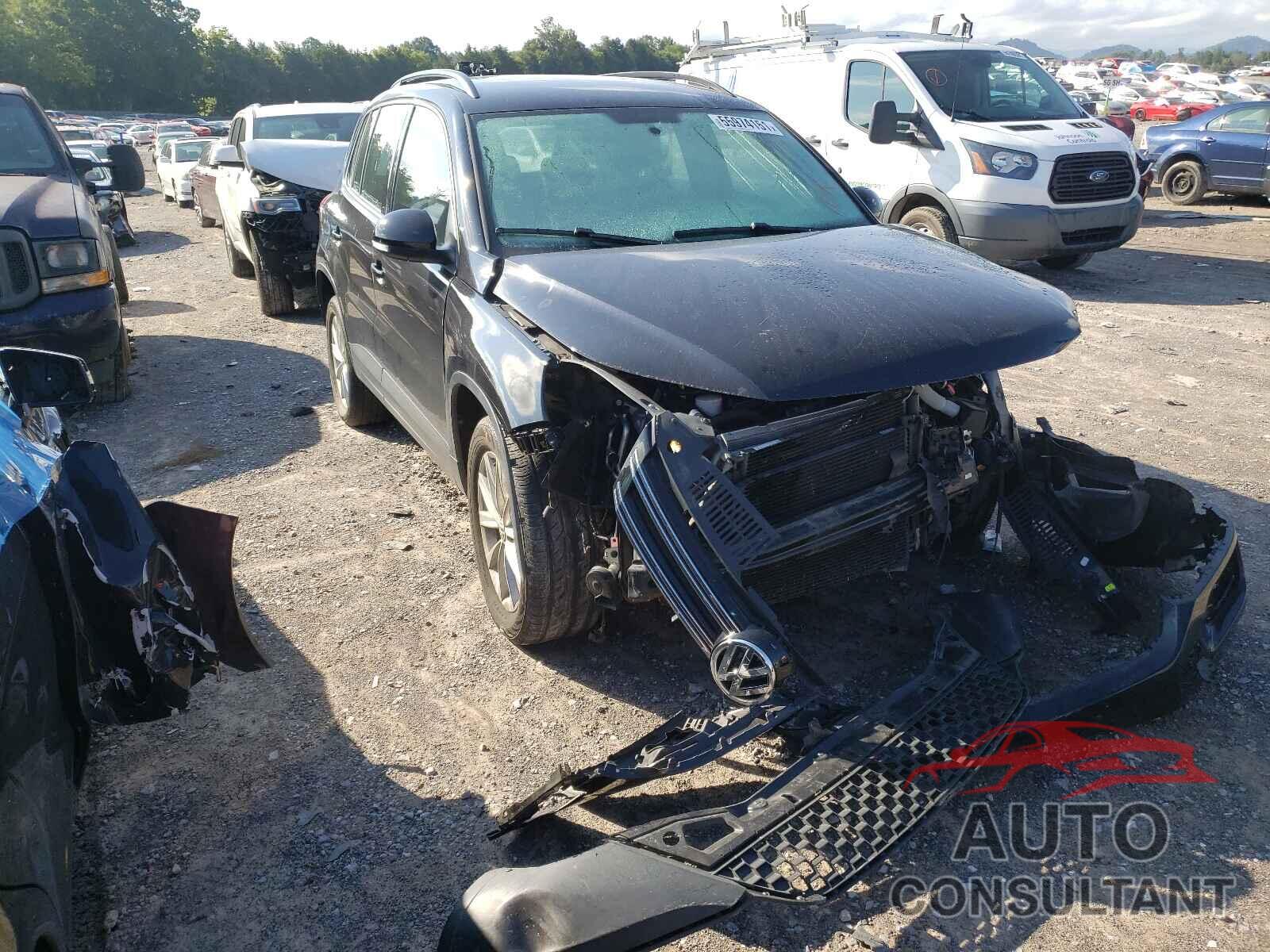 VOLKSWAGEN TIGUAN 2017 - WVGAV7AX4HK043424