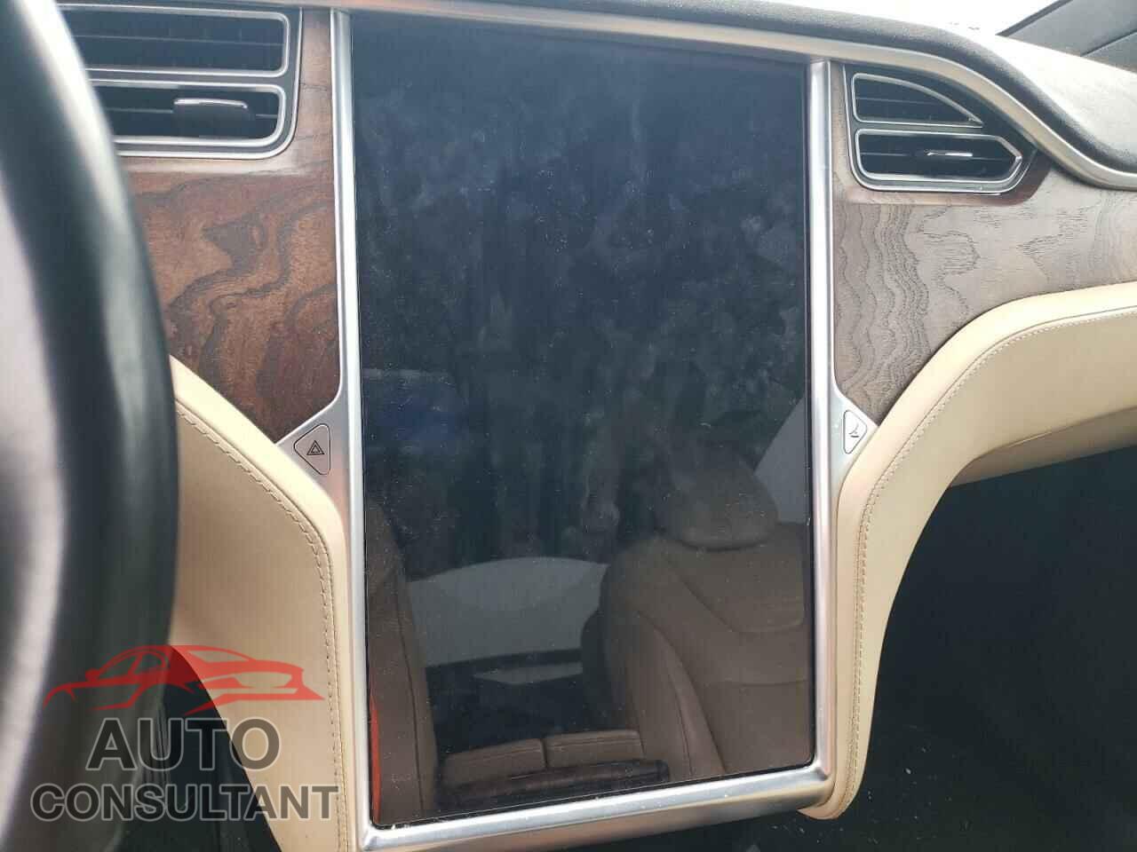 TESLA MODEL X 2017 - 5YJXCBE27HF028211