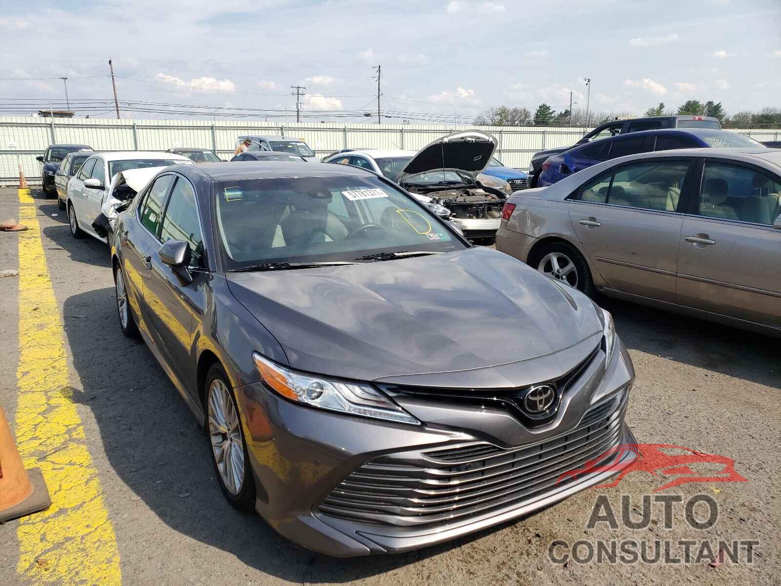 TOYOTA CAMRY 2018 - 4T1B11HK9JU007312