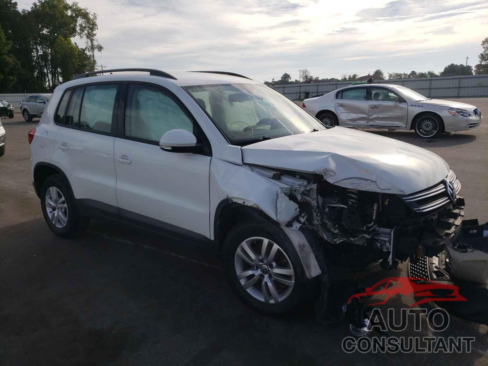 VOLKSWAGEN TIGUAN 2017 - WVGAV7AX6HK026785