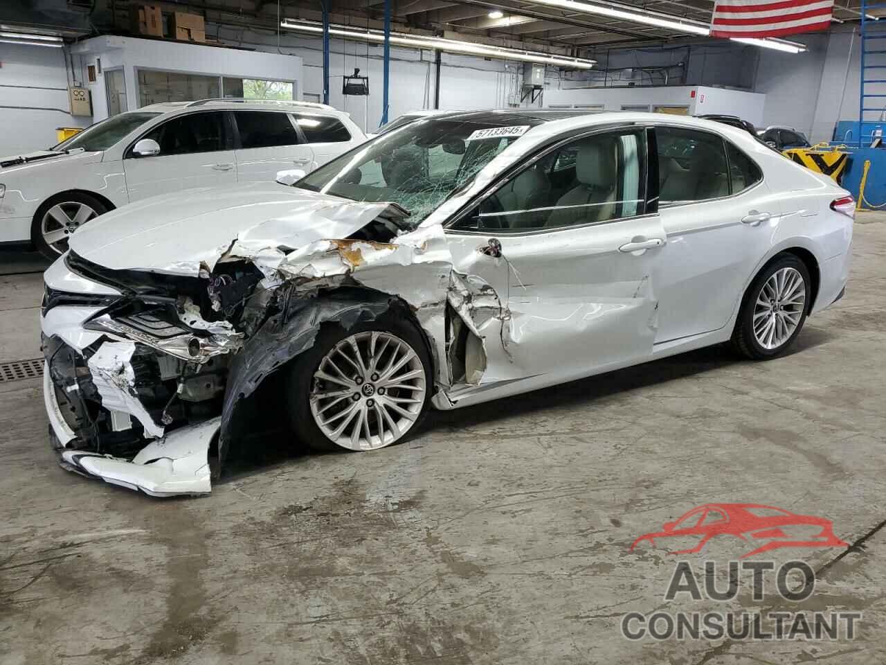 TOYOTA CAMRY 2018 - 4T1B11HK9JU030802
