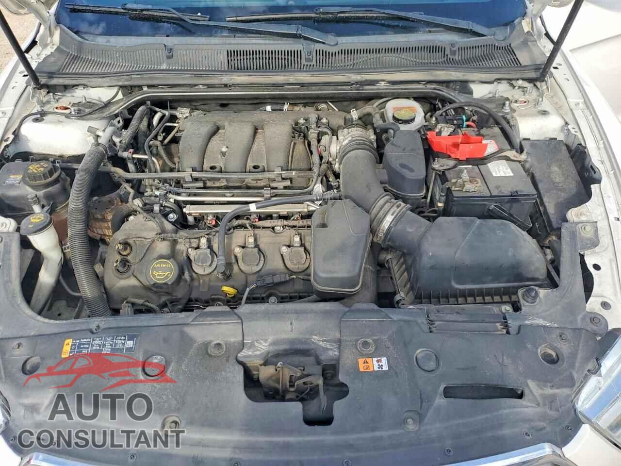 FORD TAURUS 2018 - 1FAHP2E88JG123410