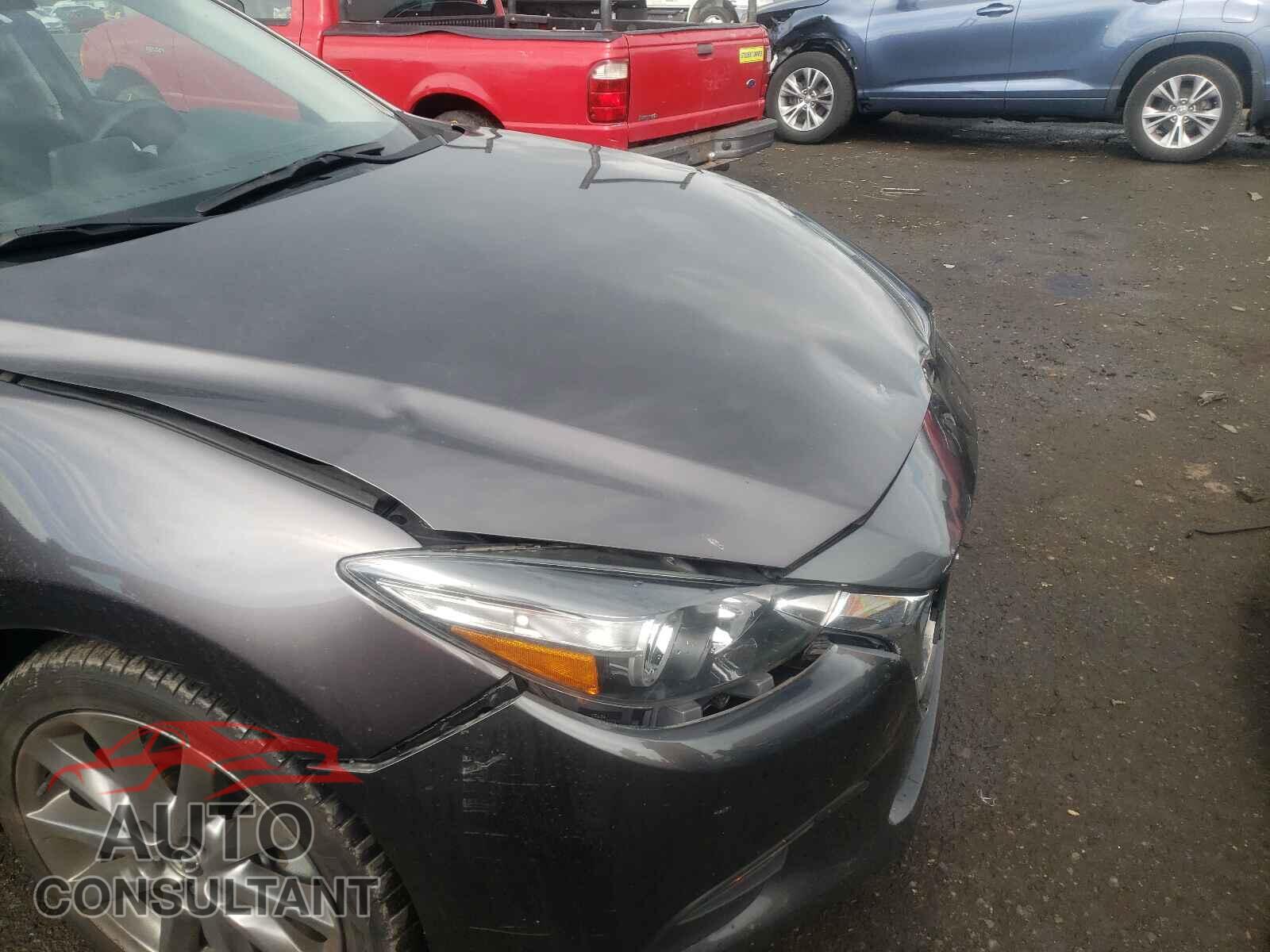 MAZDA 3 2018 - 3MZBN1V32JM203339
