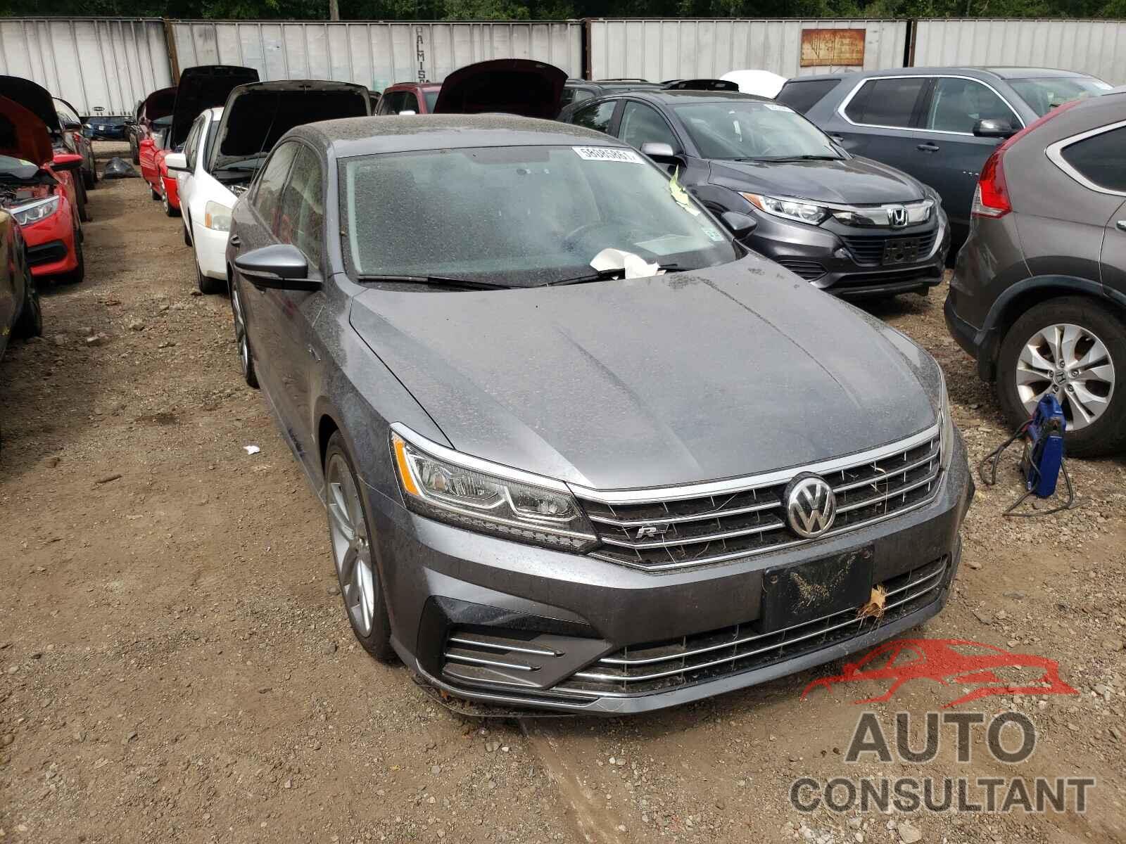 VOLKSWAGEN PASSAT 2018 - 1VWAA7A36JC018227