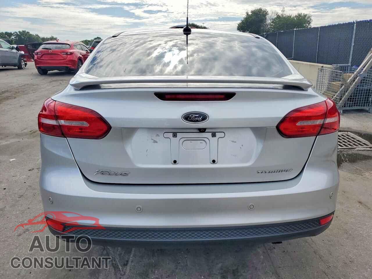 FORD FOCUS 2017 - 1FADP3J27HL346271