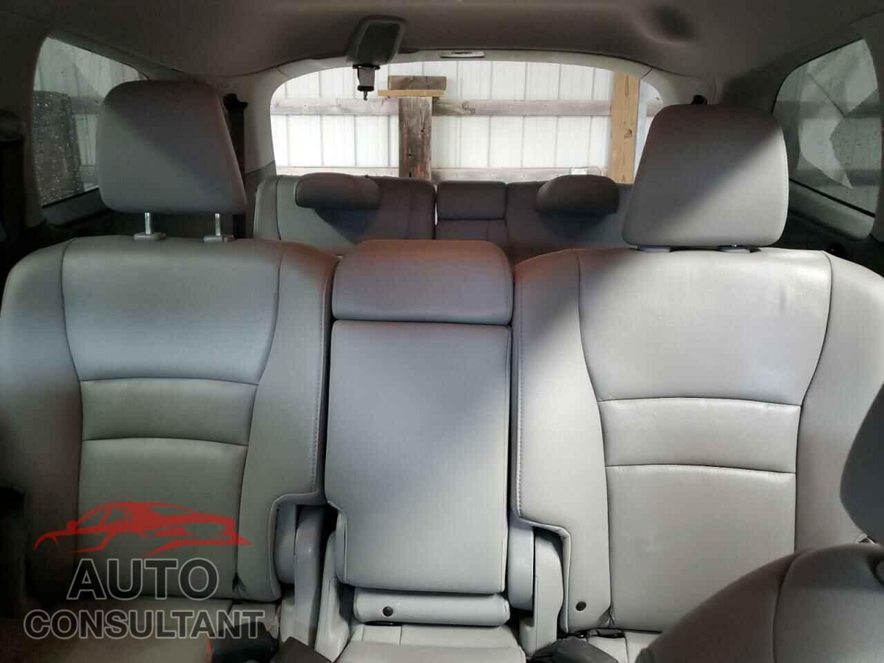 HONDA PILOT 2017 - 5FNYF5H82HB007196
