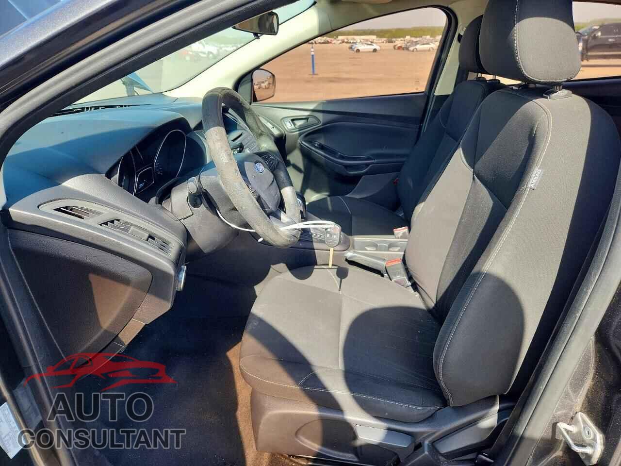 FORD FOCUS 2016 - 1FADP3E25GL379200
