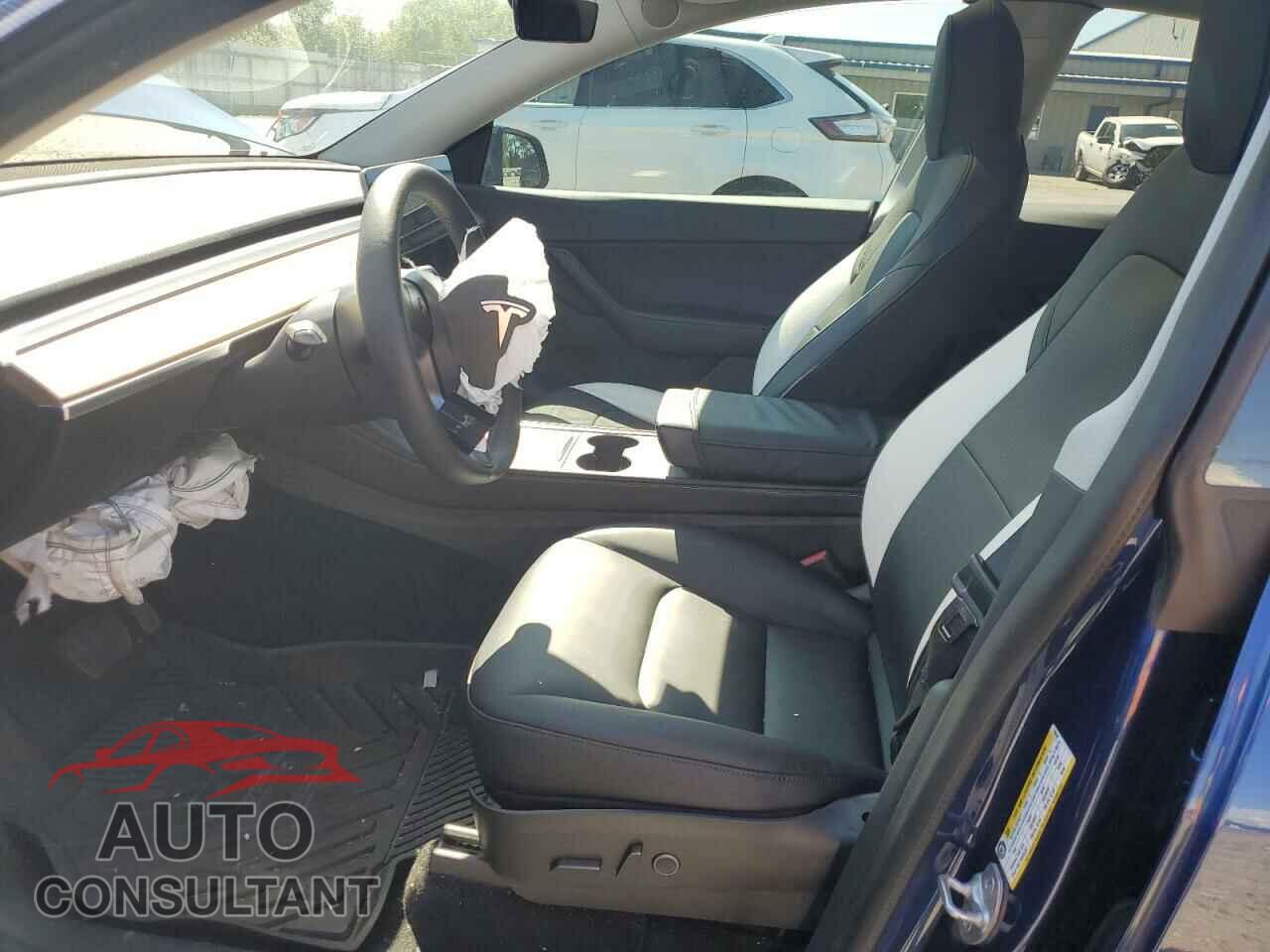 TESLA MODEL Y 2021 - 5YJYGDEE7MF200441