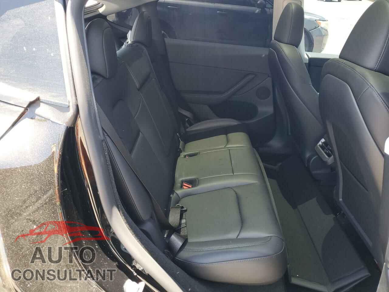TESLA MODEL Y 2024 - 7SAYGDEF6RF081011
