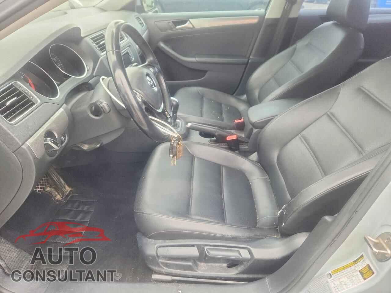 VOLKSWAGEN JETTA 2017 - 3VWDB7AJ3HM355648