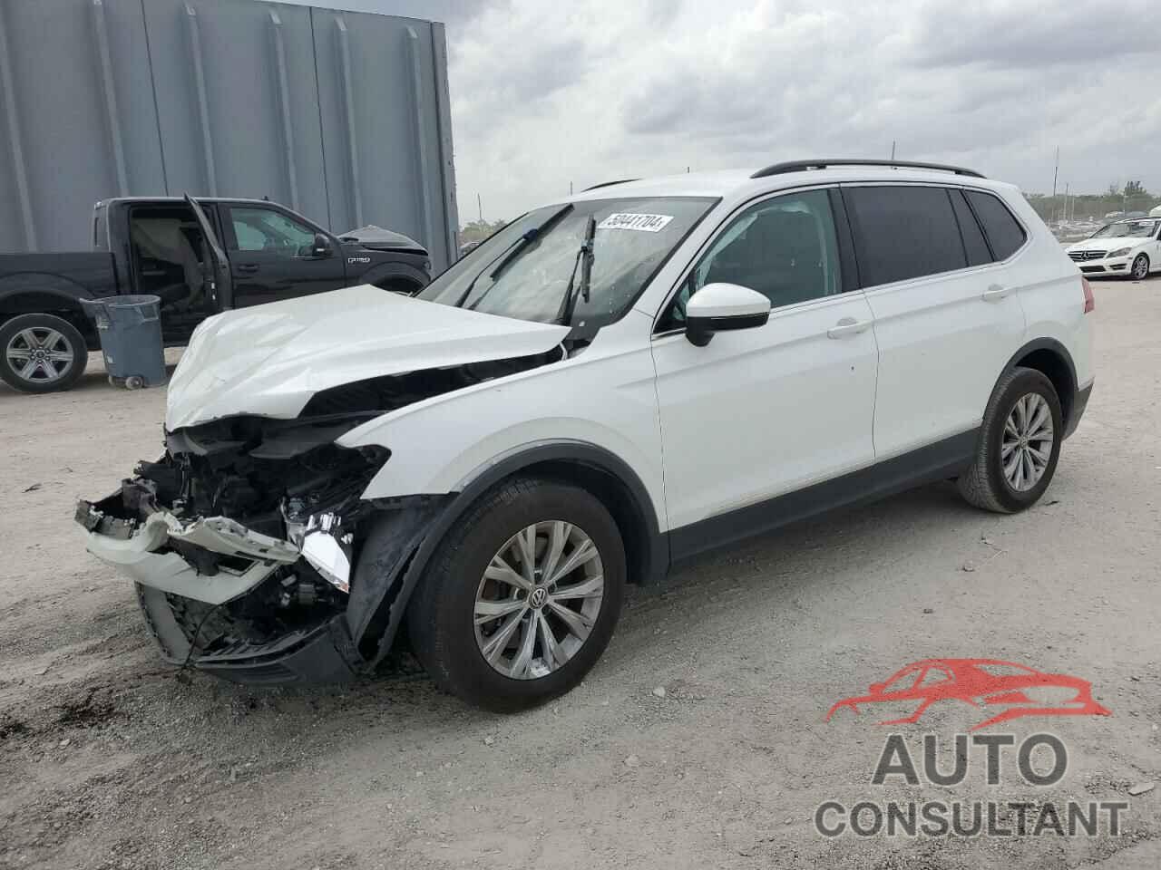 VOLKSWAGEN TIGUAN 2018 - 3VV3B7AX8JM074262