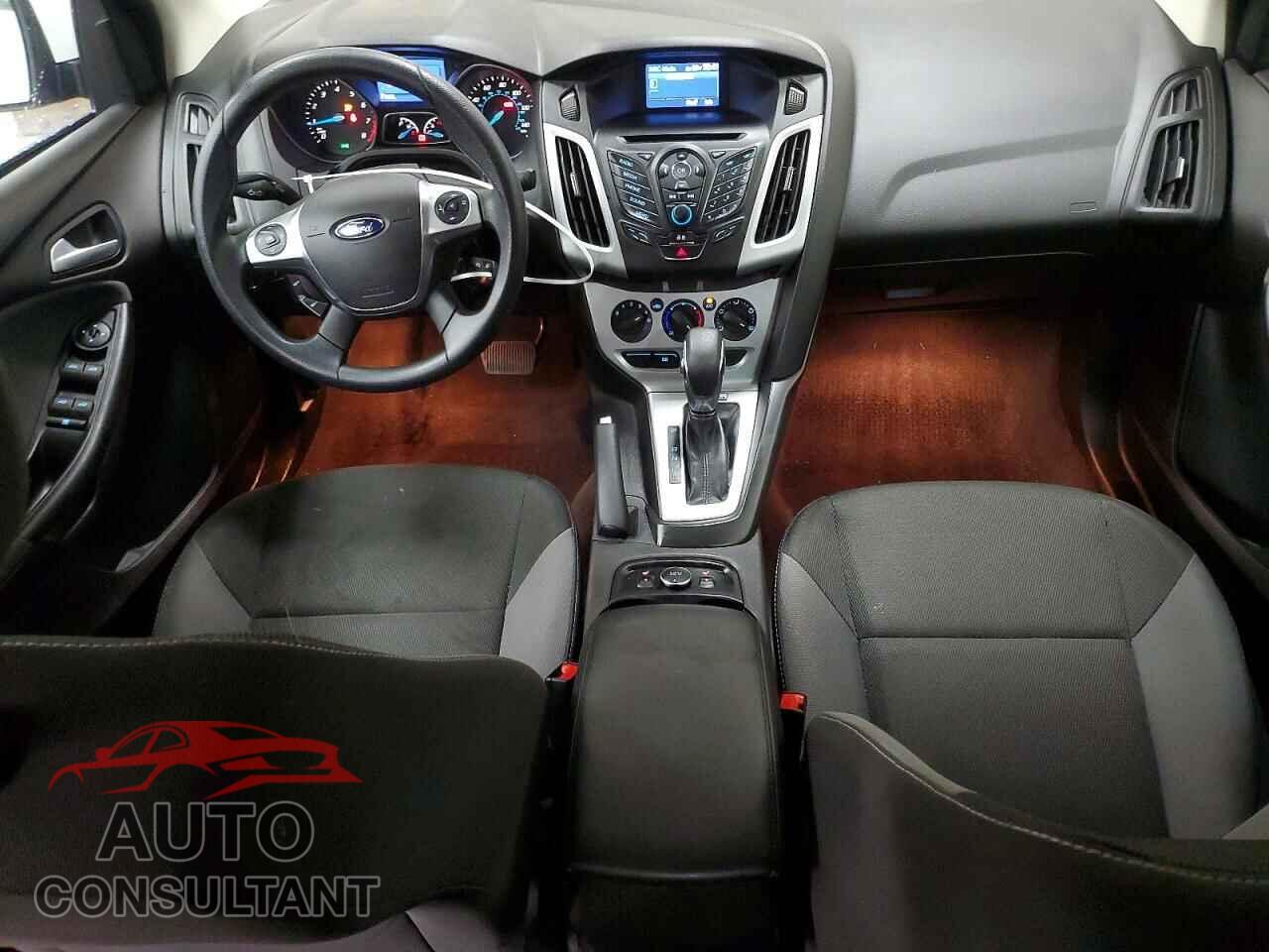 FORD FOCUS 2014 - 1FADP3F29EL217890