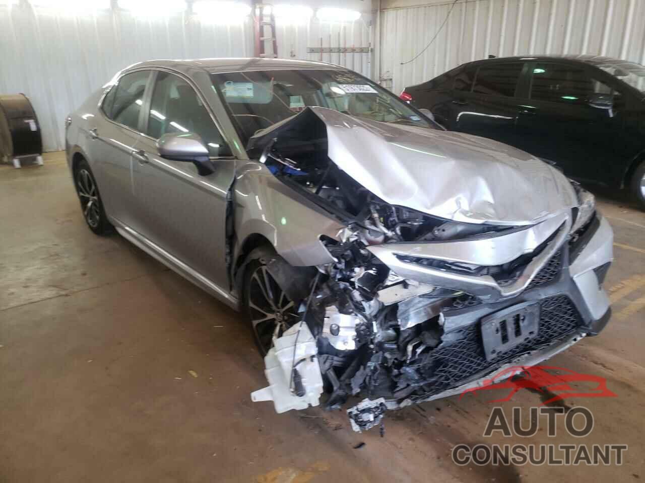 TOYOTA CAMRY 2018 - 4T1B11HK0JU618085
