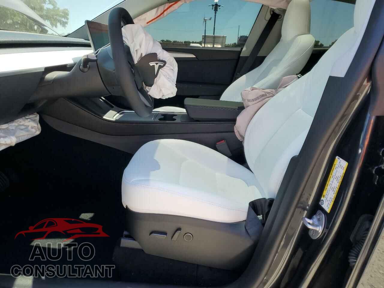 TESLA MODEL Y 2024 - 7SAYGDEE8RF995588