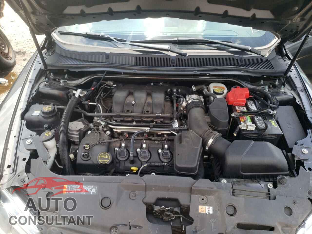 FORD TAURUS 2018 - 1FAHP2F82JG109775