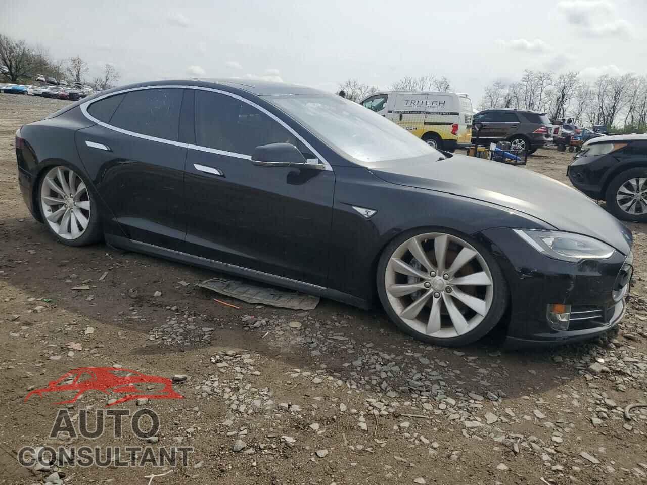 TESLA MODEL S 2013 - 5YJSA1CN8DFP22679