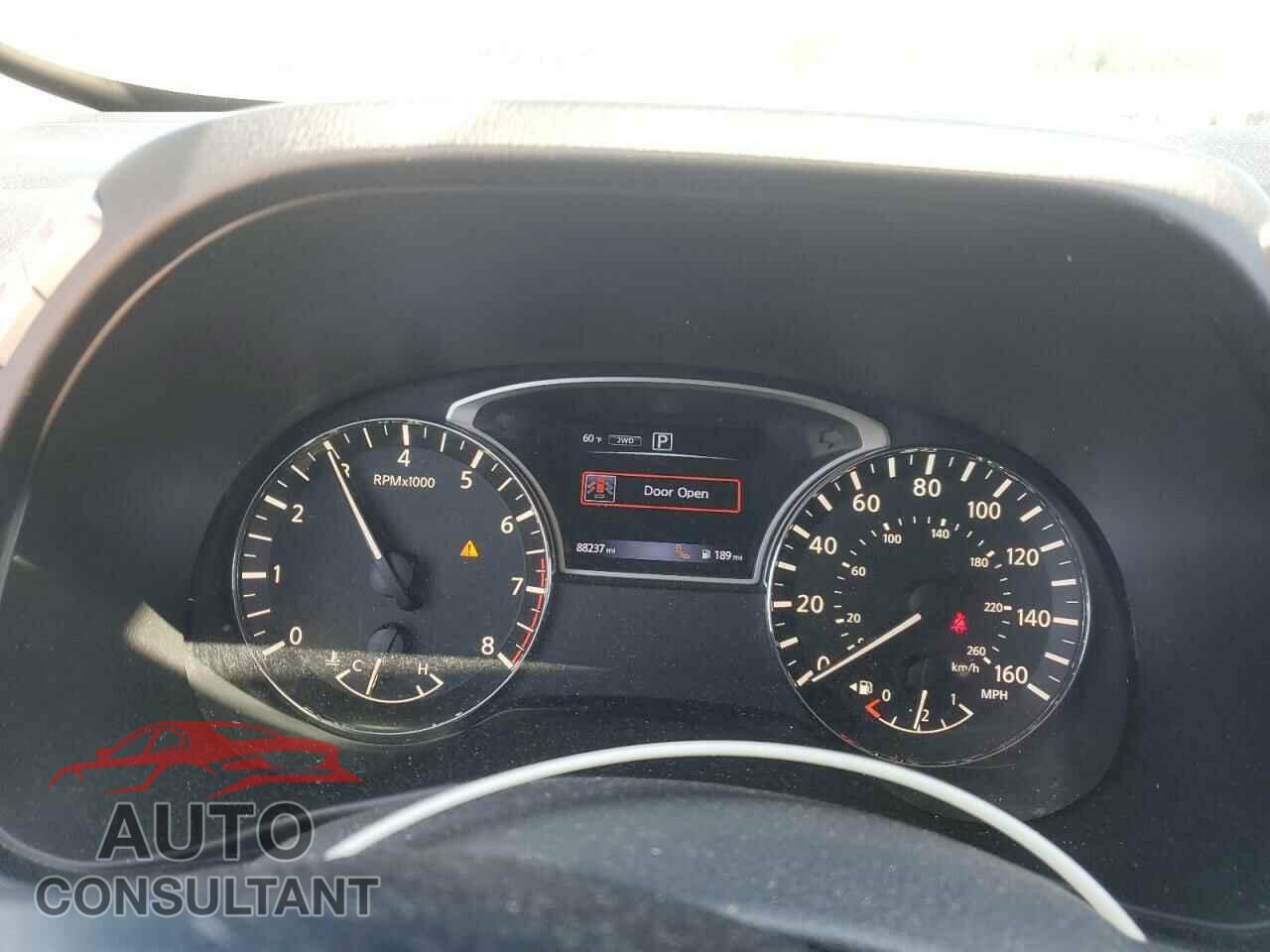 NISSAN PATHFINDER 2017 - 5N1DR2MM8HC619659