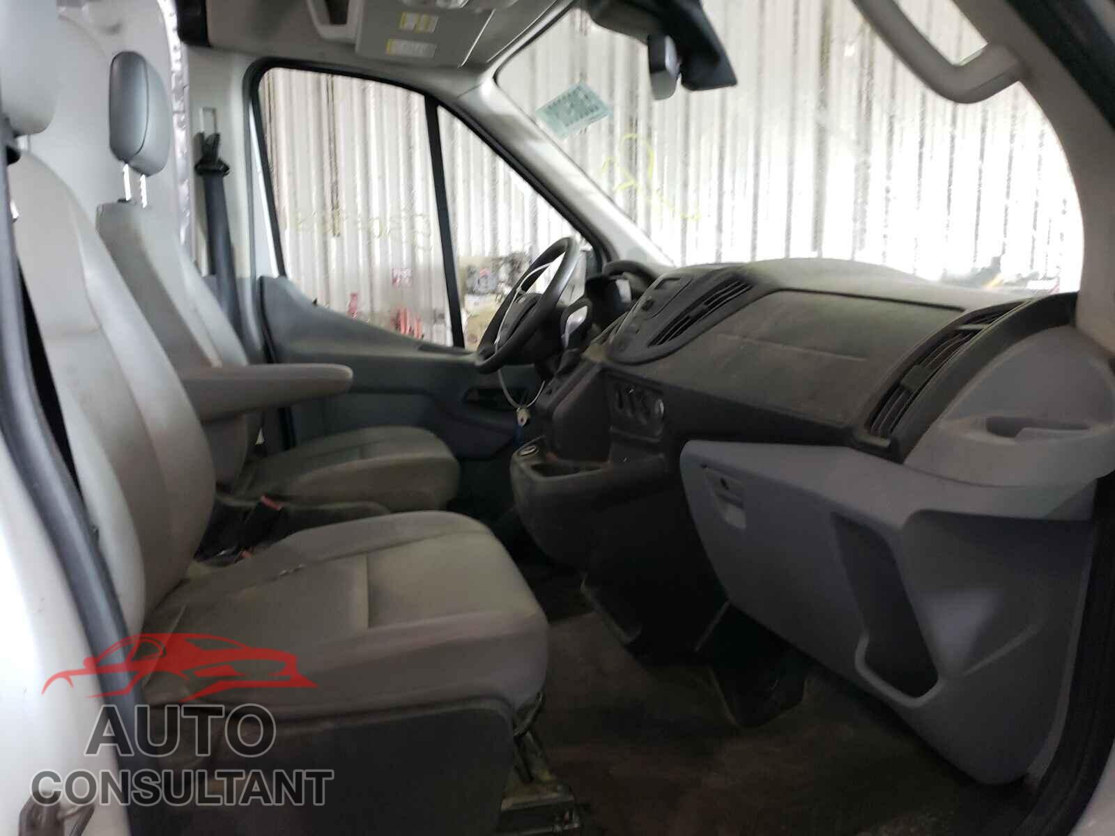 FORD TRANSIT CO 2018 - 1FTYR2CM4JKB44840