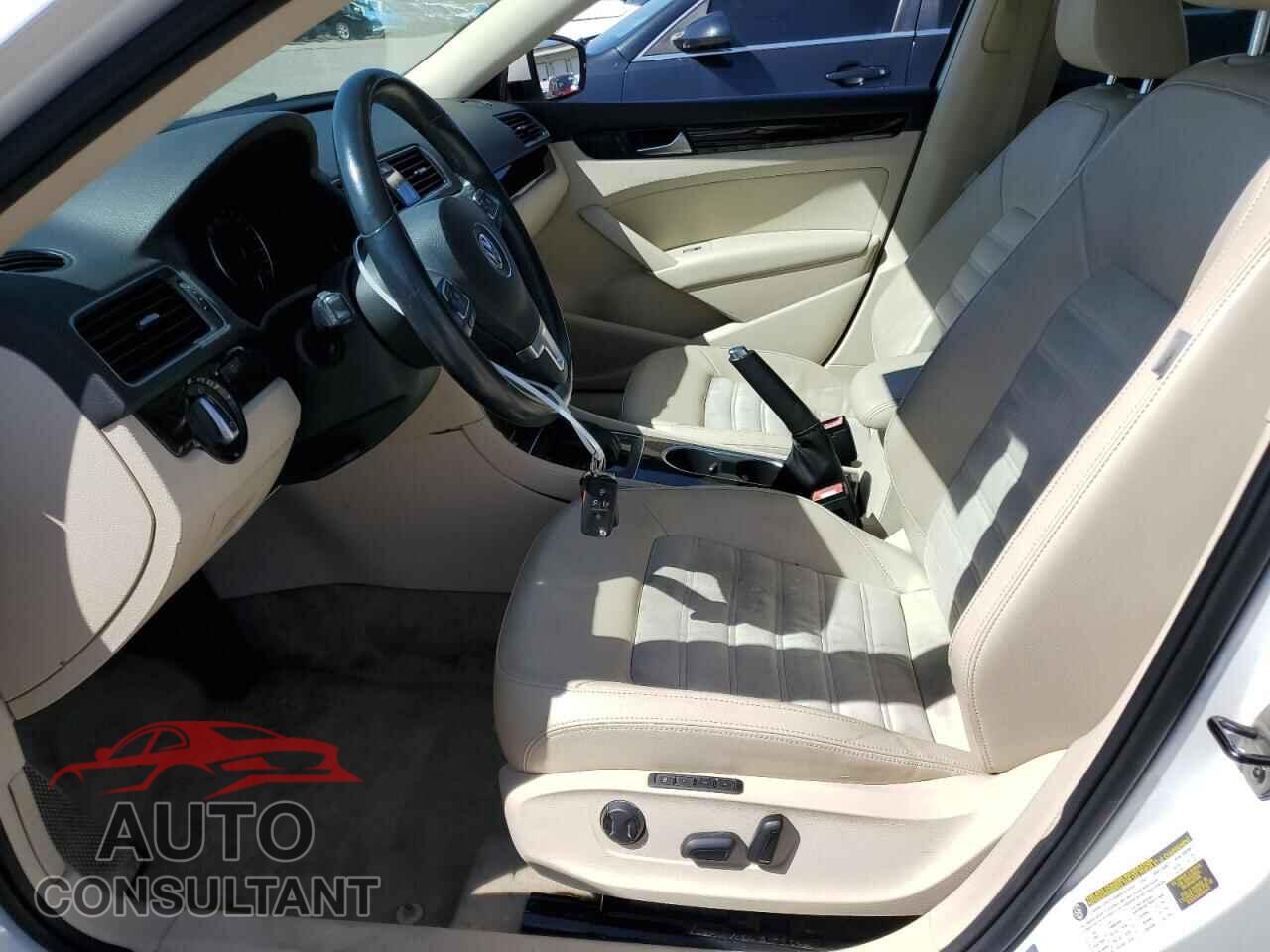 VOLKSWAGEN PASSAT 2014 - 1VWCN7A30EC022793