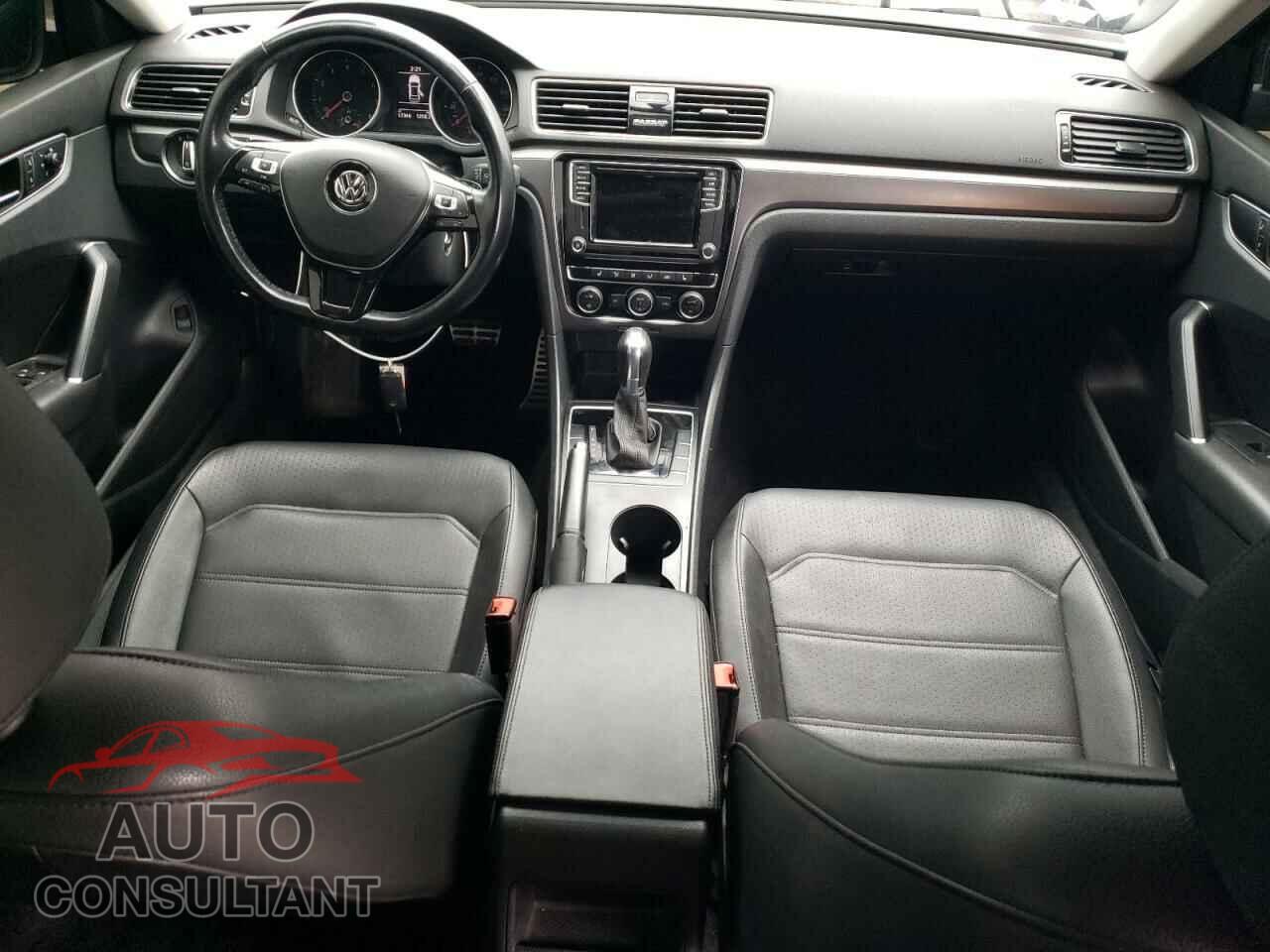 VOLKSWAGEN PASSAT 2018 - 1VWAA7A30JC006879