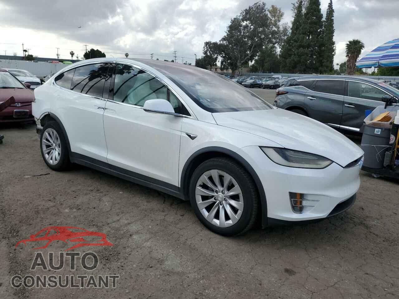 TESLA MODEL X 2017 - 5YJXCAE23HF067386