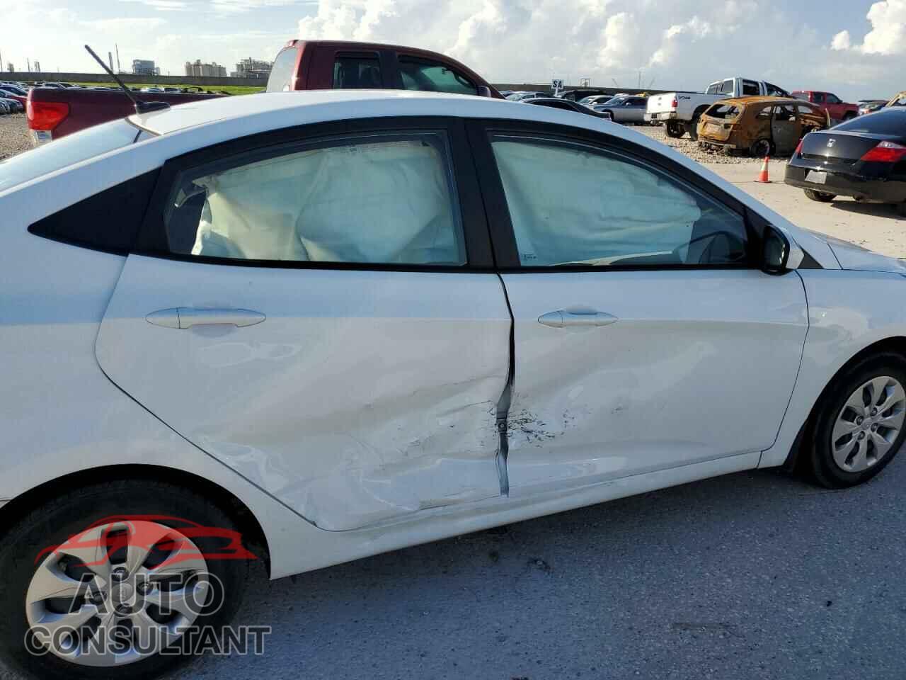 HYUNDAI ACCENT 2016 - KMHCT4AE1GU140420