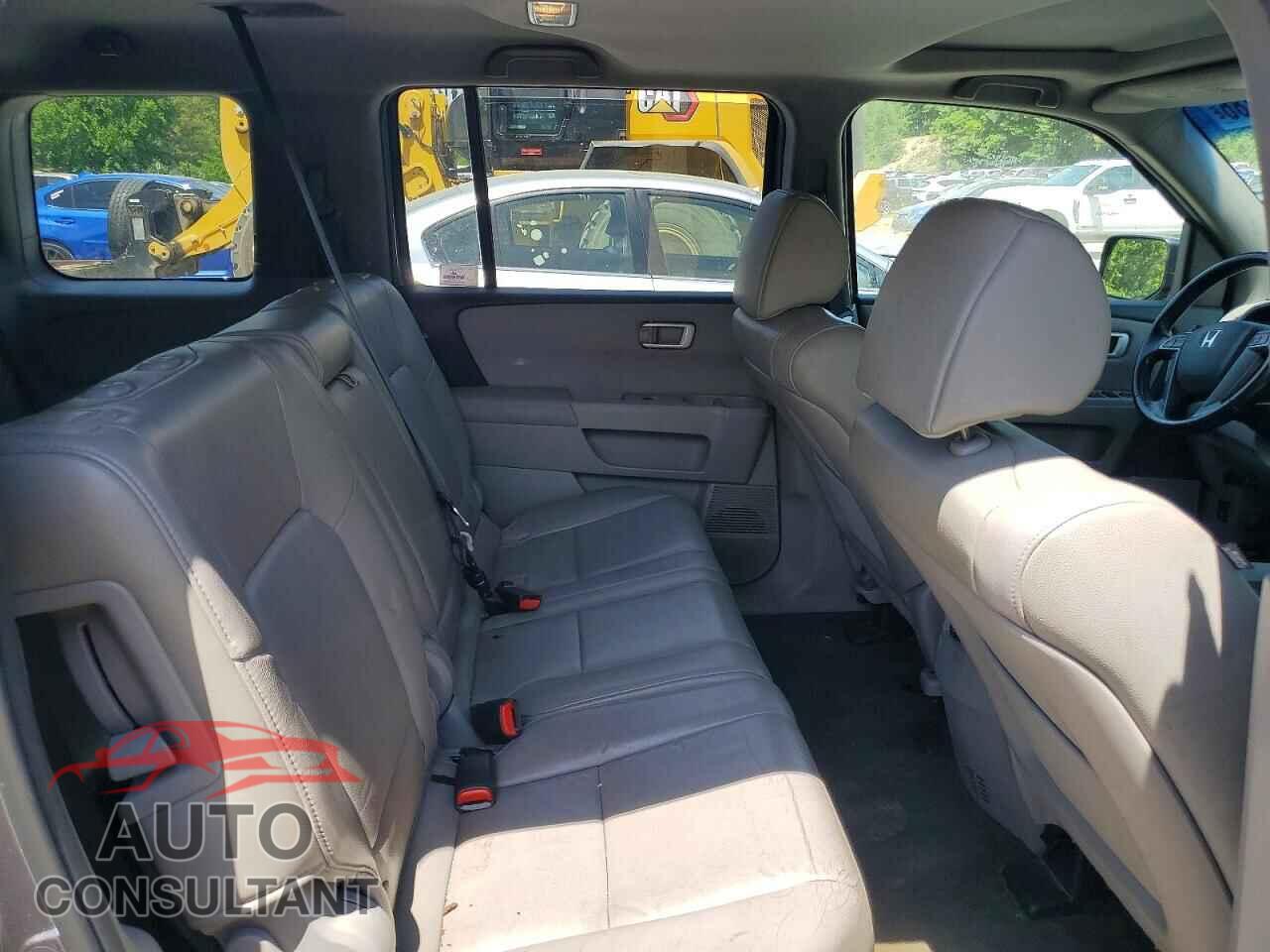 HONDA PILOT 2014 - 5FNYF4H5XEB008656
