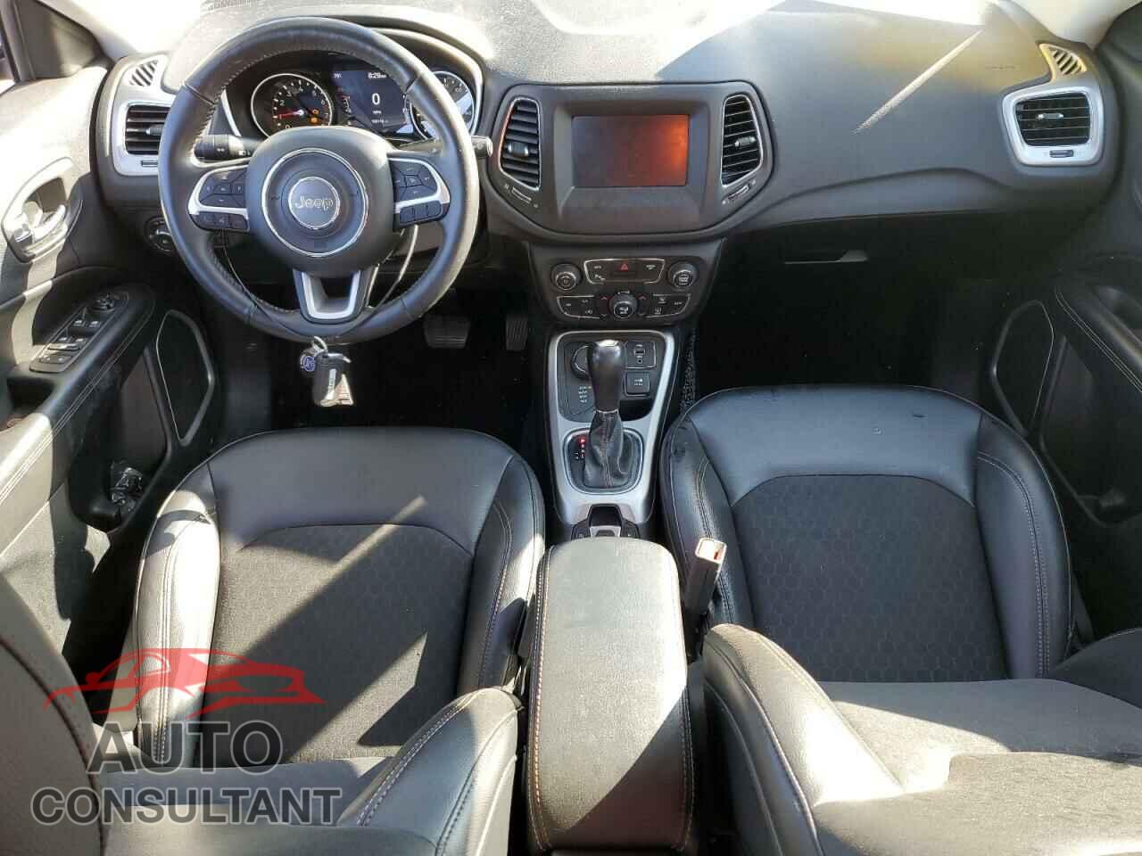 JEEP COMPASS 2018 - 3C4NJDBB8JT283731