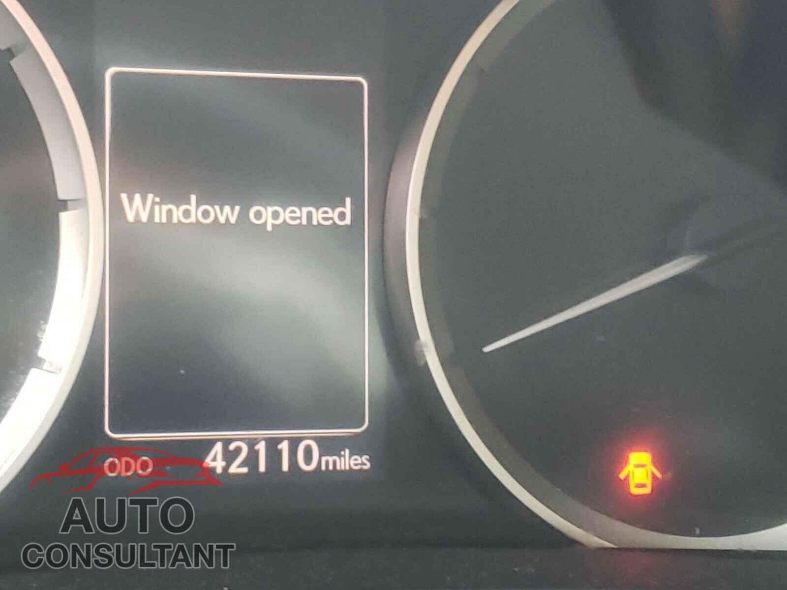 LEXUS IS 2016 - JTHCM1D24G5008861