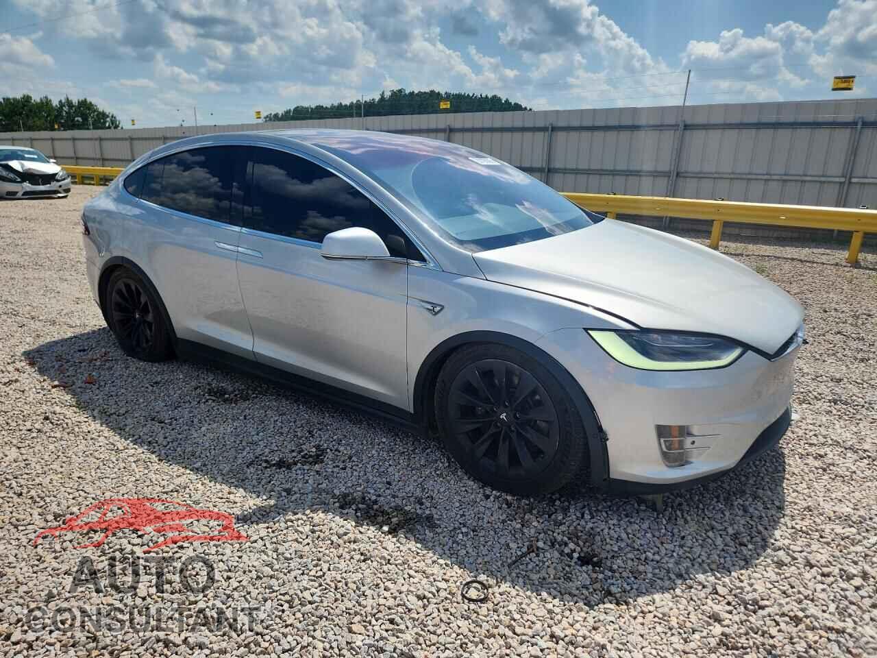 TESLA MODEL X 2016 - 5YJXCAE25GF006121