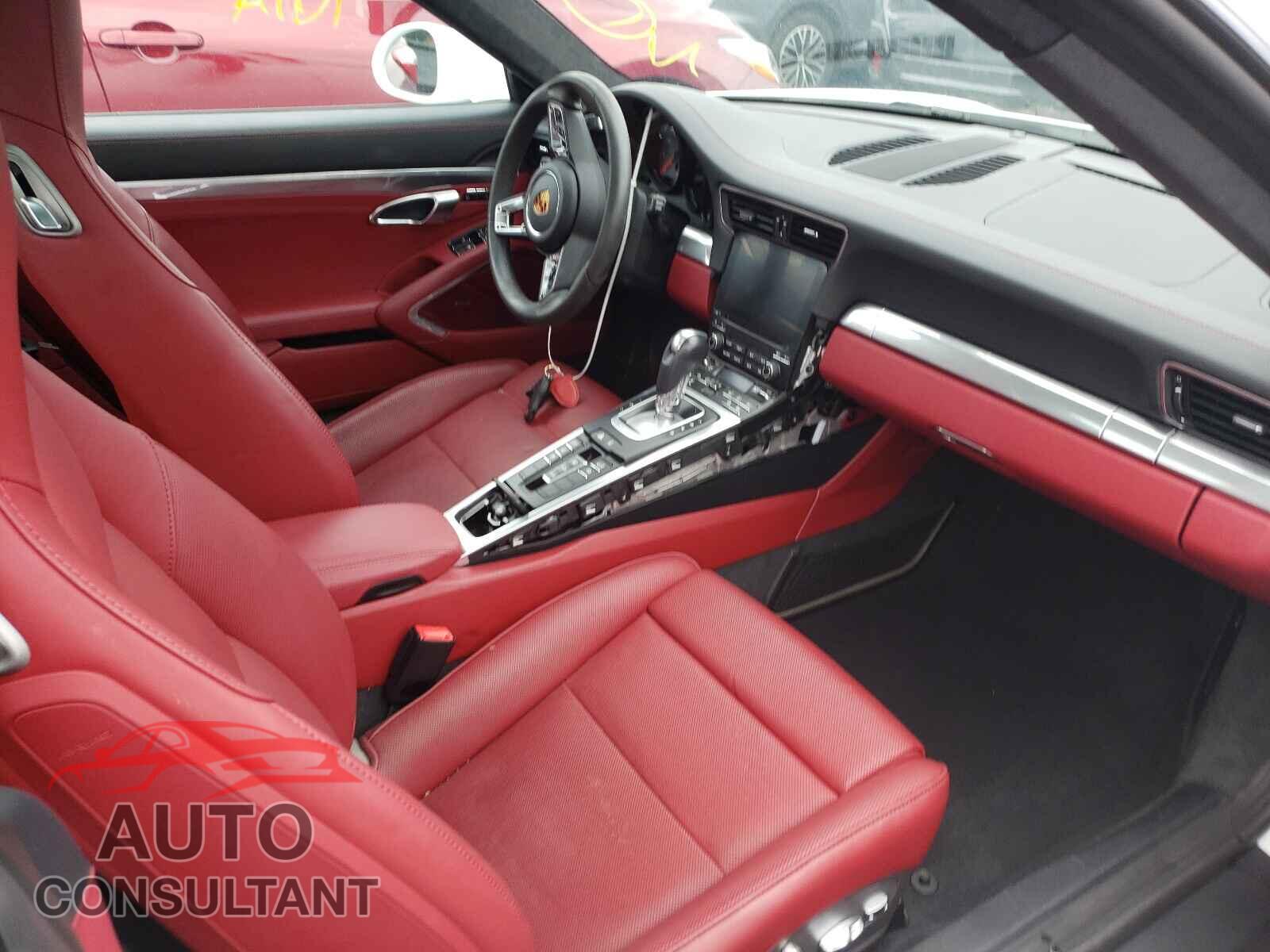 PORSCHE 911 2018 - WP0AB2A96JS123203