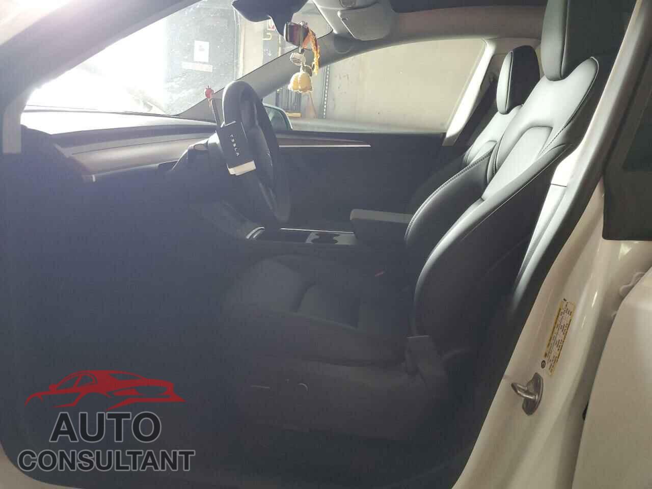 TESLA MODEL Y 2024 - 7SAYGDEE6RF060344