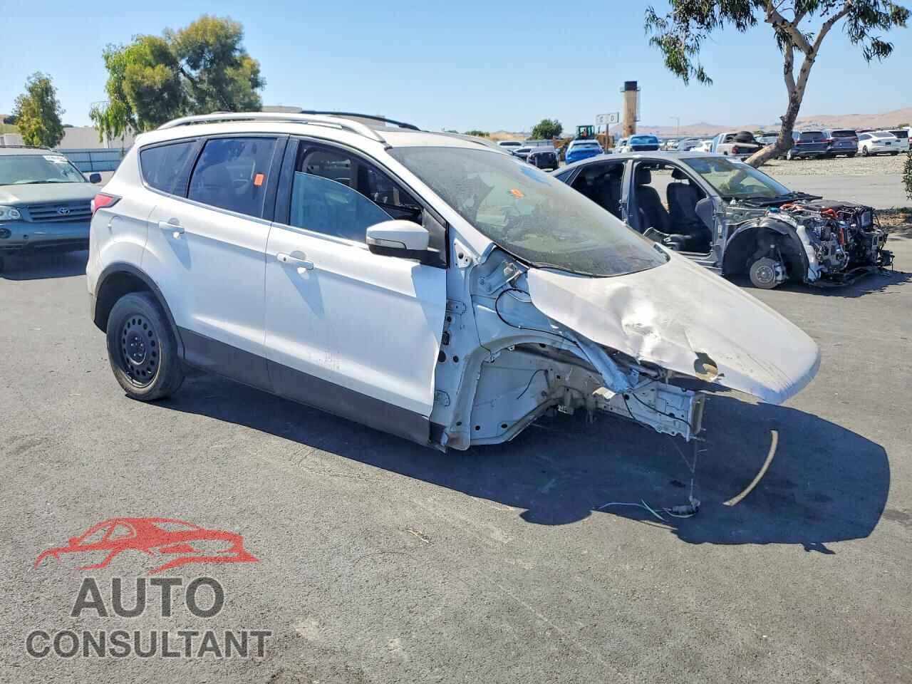 FORD ESCAPE 2017 - 1FMCU9J97HUB45247