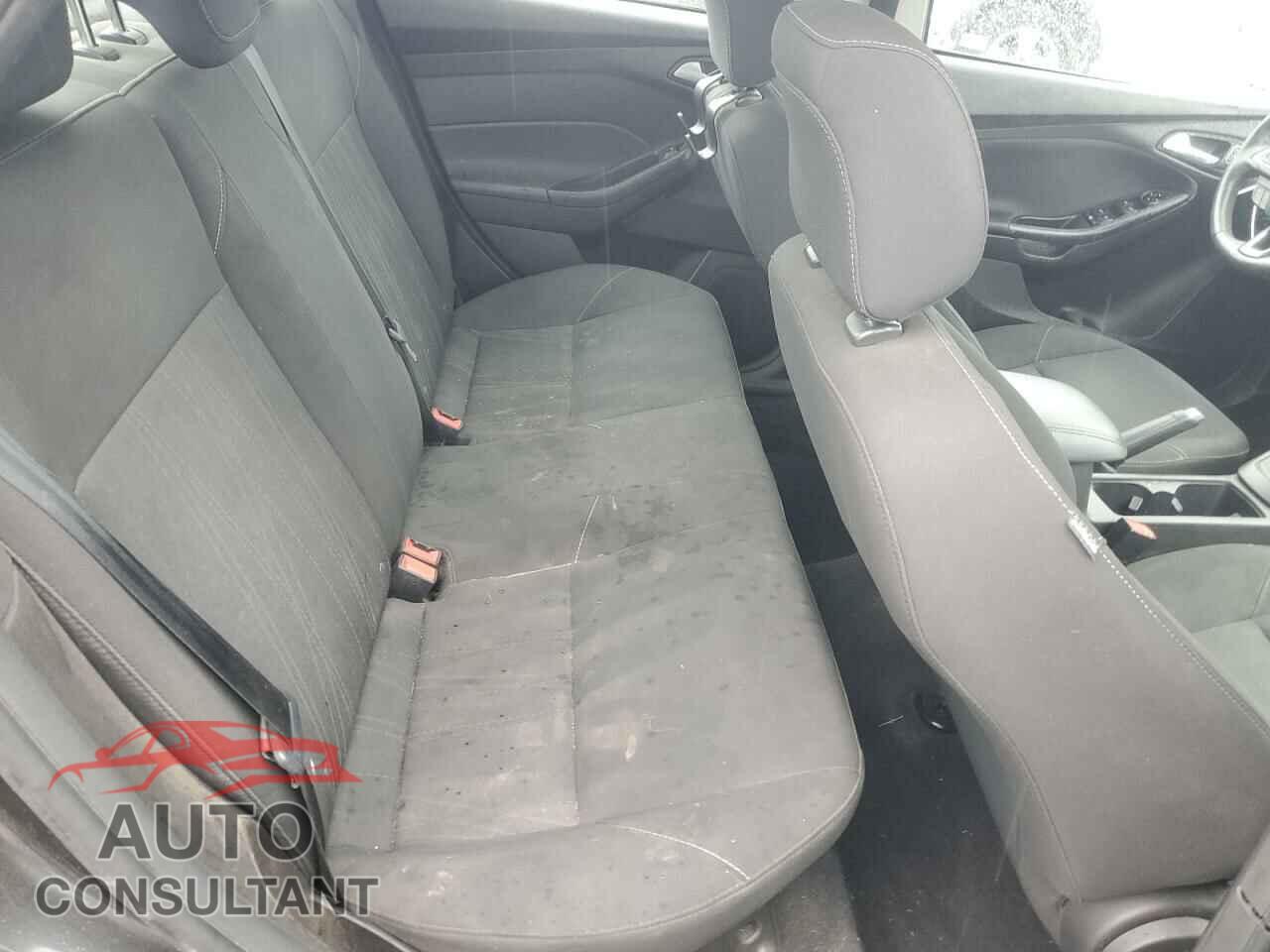 FORD FOCUS 2018 - 1FADP3F2XJL257650