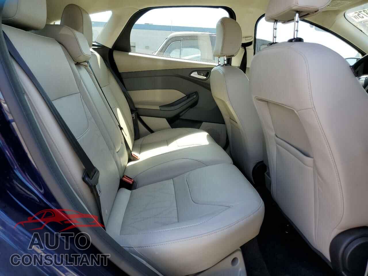 FORD FOCUS 2017 - 1FADP3R44HL271227