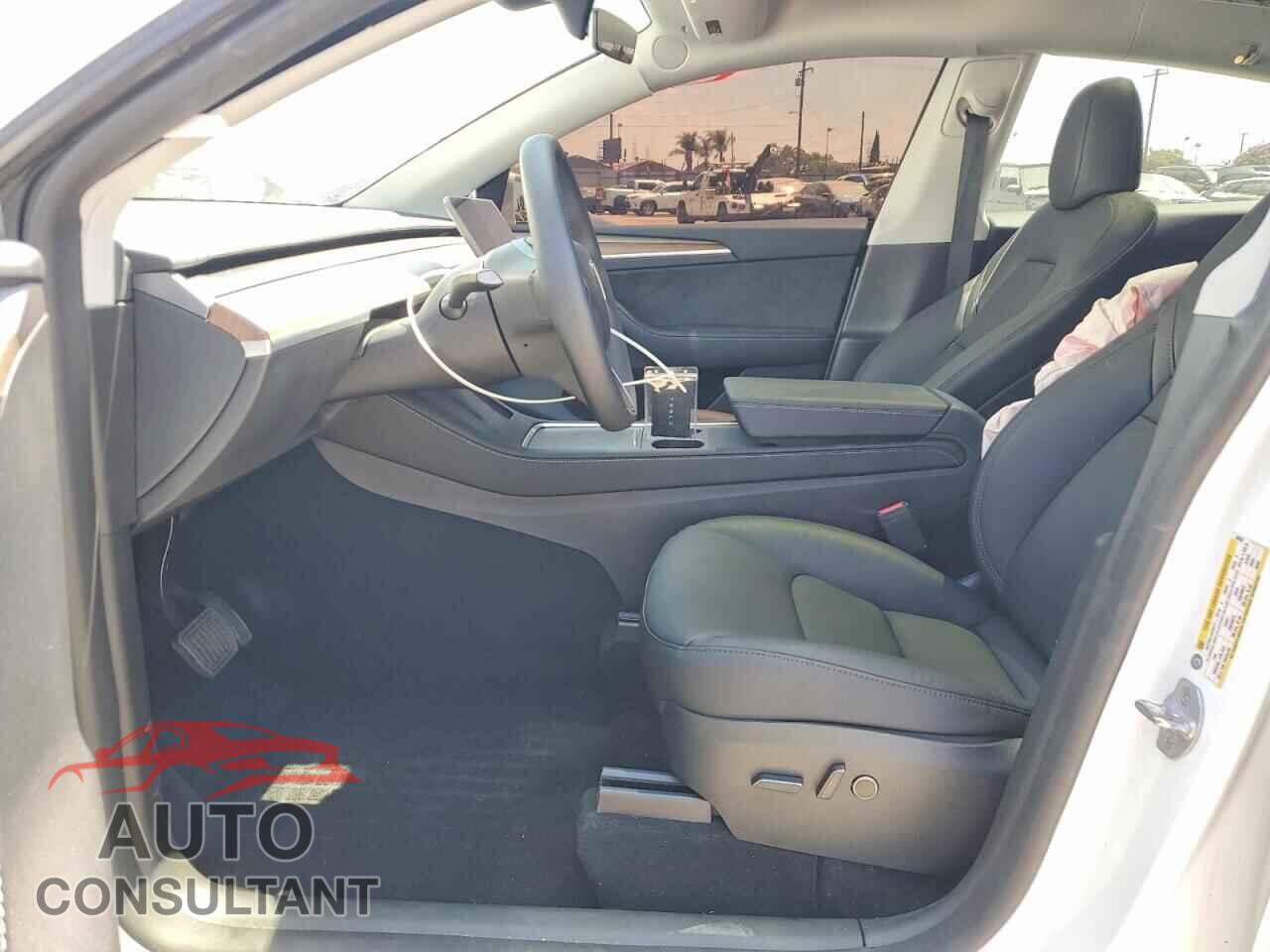 TESLA MODEL Y 2024 - 7SAYGDEE5RF081637