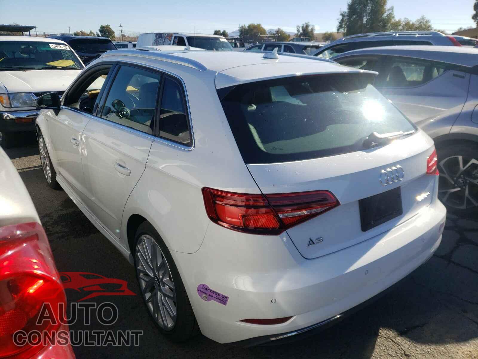 AUDI A3 2018 - WAUTPBFF2JA155271