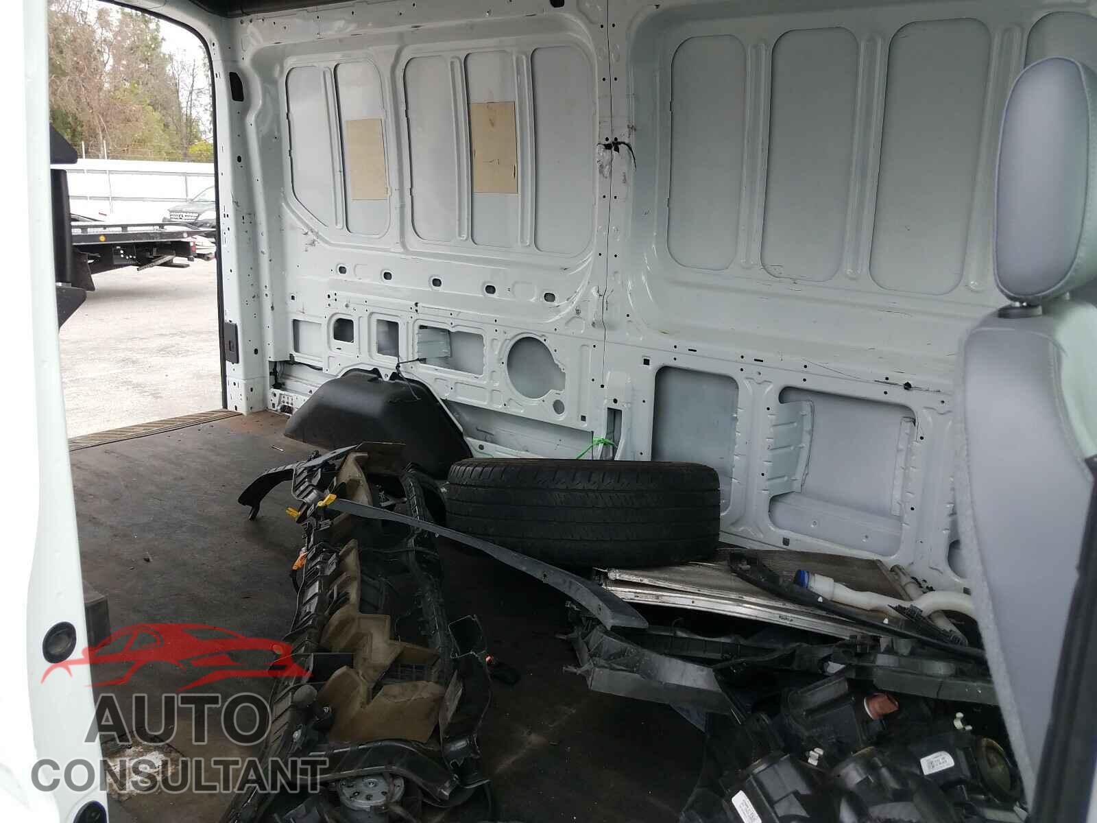 FORD TRANSIT CO 2018 - 1FTYR2CM5JKA79061