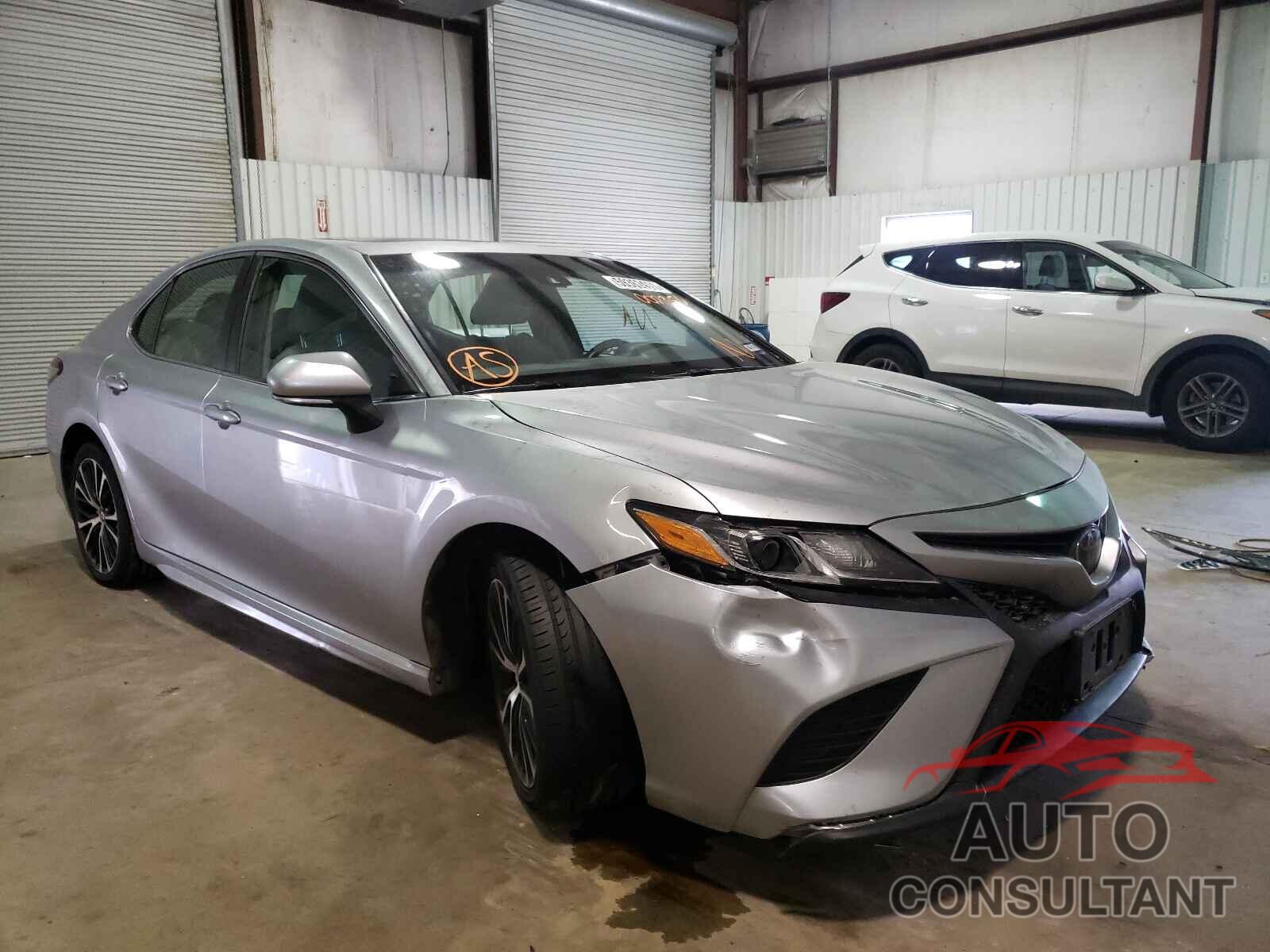 TOYOTA CAMRY 2018 - 4T1B11HK4JU002356