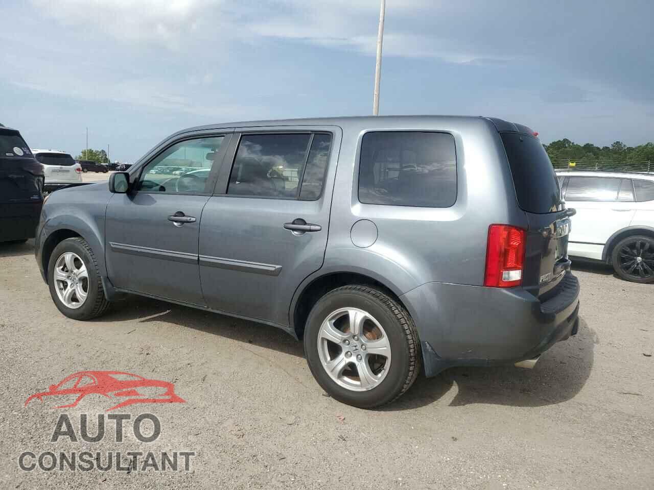 HONDA PILOT 2013 - 5FNYF4H50DB017543